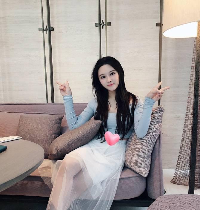 一身材不错的尤物